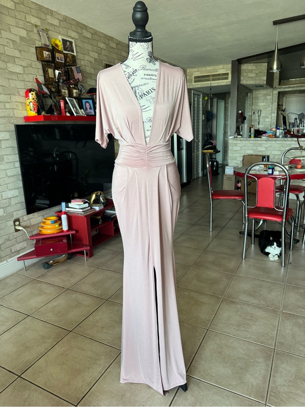 Elegant Blush V-Neck Maxi Dress with Front Slit - Picture 4 of 5
